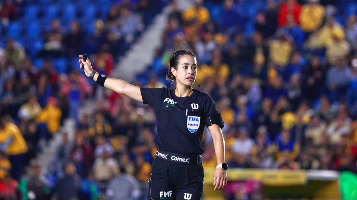 Katia Itzel García en el Estadio "El Volcán" de Nuevo León