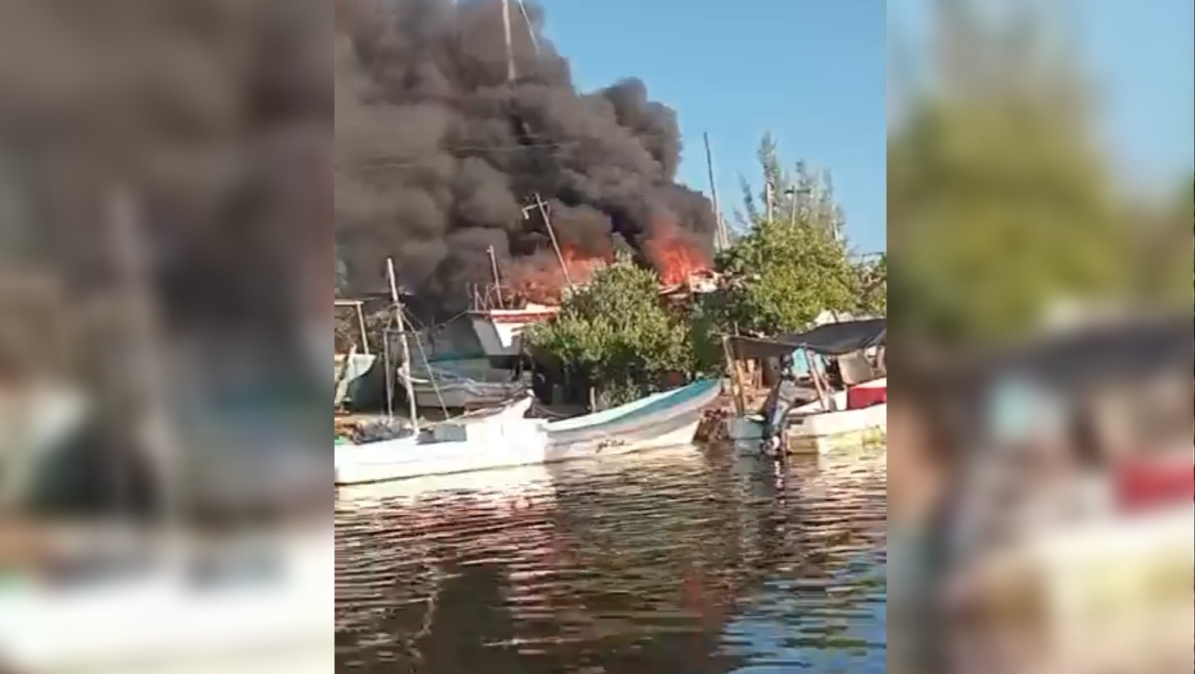 Un cortocircuito habría causado el incendio del barco
