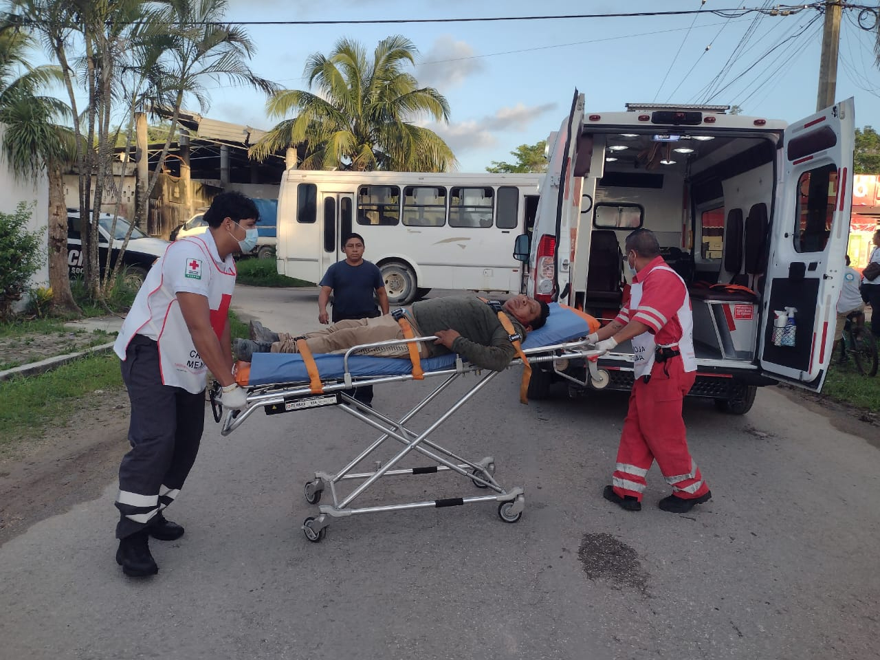 El motociclista fue trasladado a un hospital