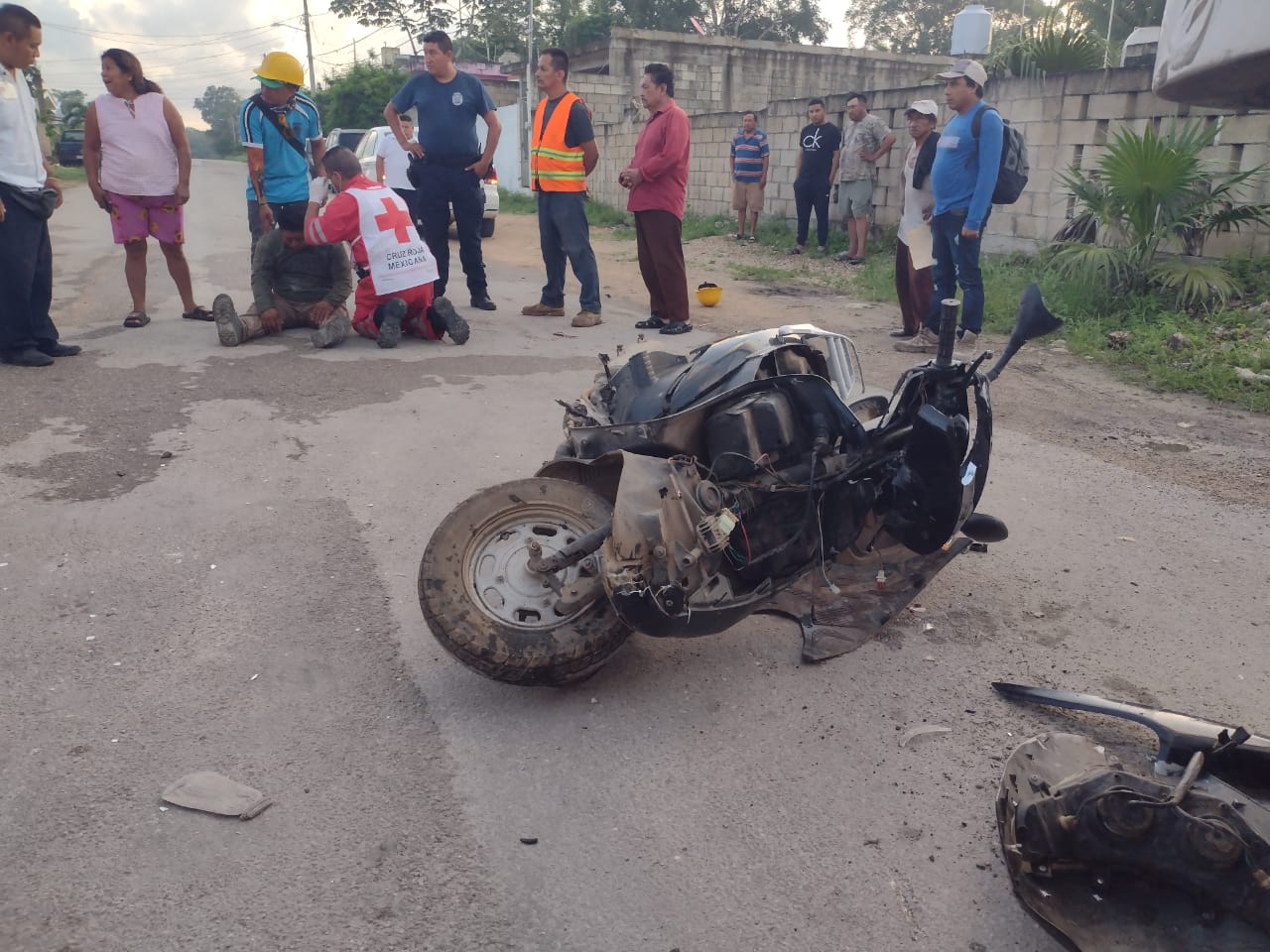 El motociclista presentó golpes y posibles fracturas