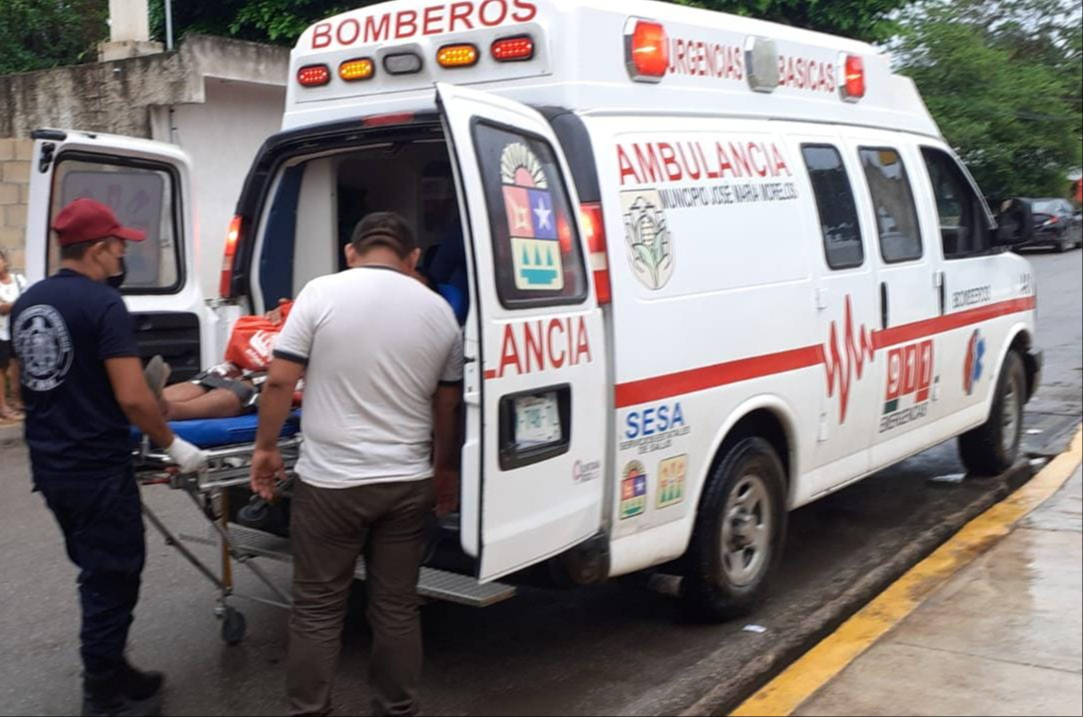 Hombre termina en el hospital tras pleito en José María Morelos