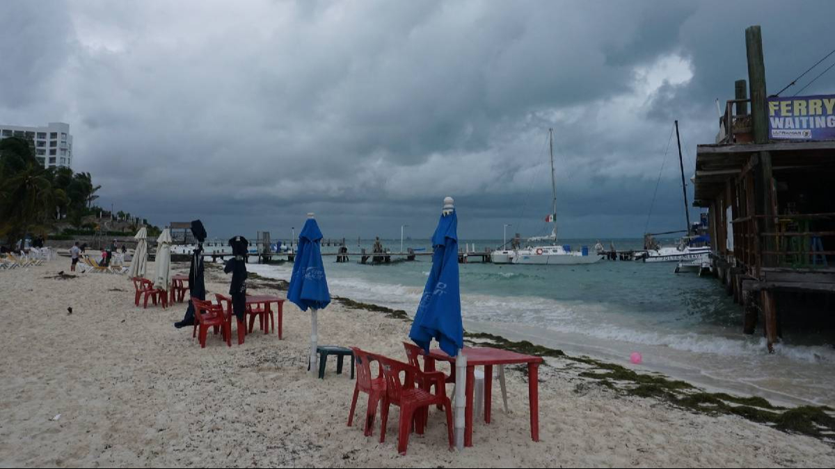 Avioneta localiza personas extraviadas en una embarcación de Isla Mujeres