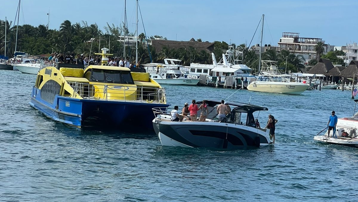 Ferry de Ultramar choca contra un yate con turistas en Isla Mujeres: VIDEO