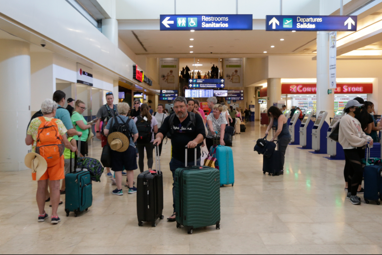 Vuelos en el aeropuerto de Cancún repuntan en el tercer sábado de Verano