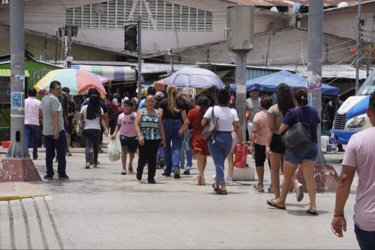 Afectaciones en un paso peatonal.