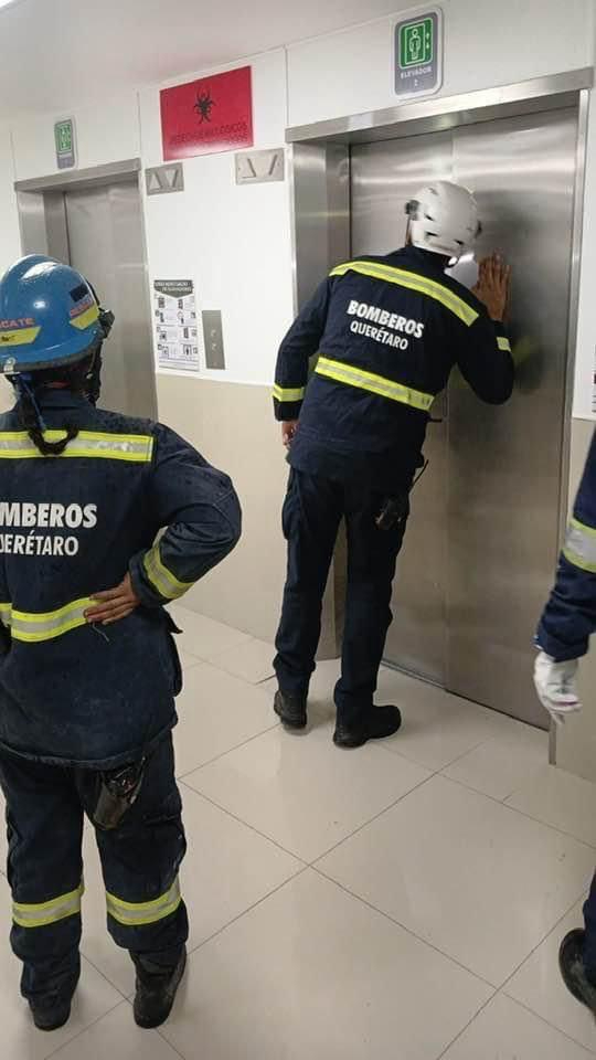 El servicio de energía se restableció y el elevador volvió a operar con normalidad.