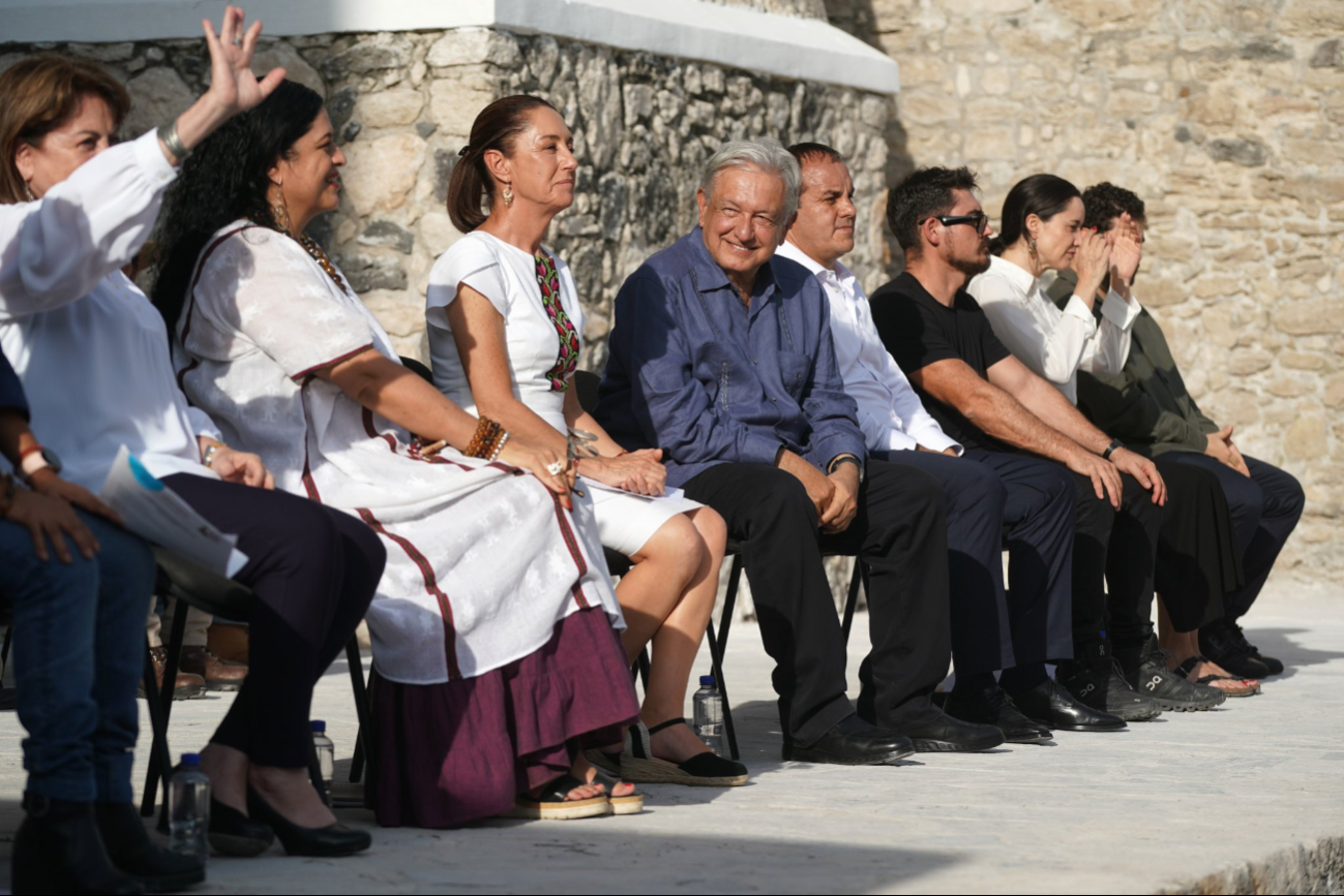 Los familiares de los normalistas desaparecidos tendrán más reuniones con Claudia Sheinbaum y AMLO