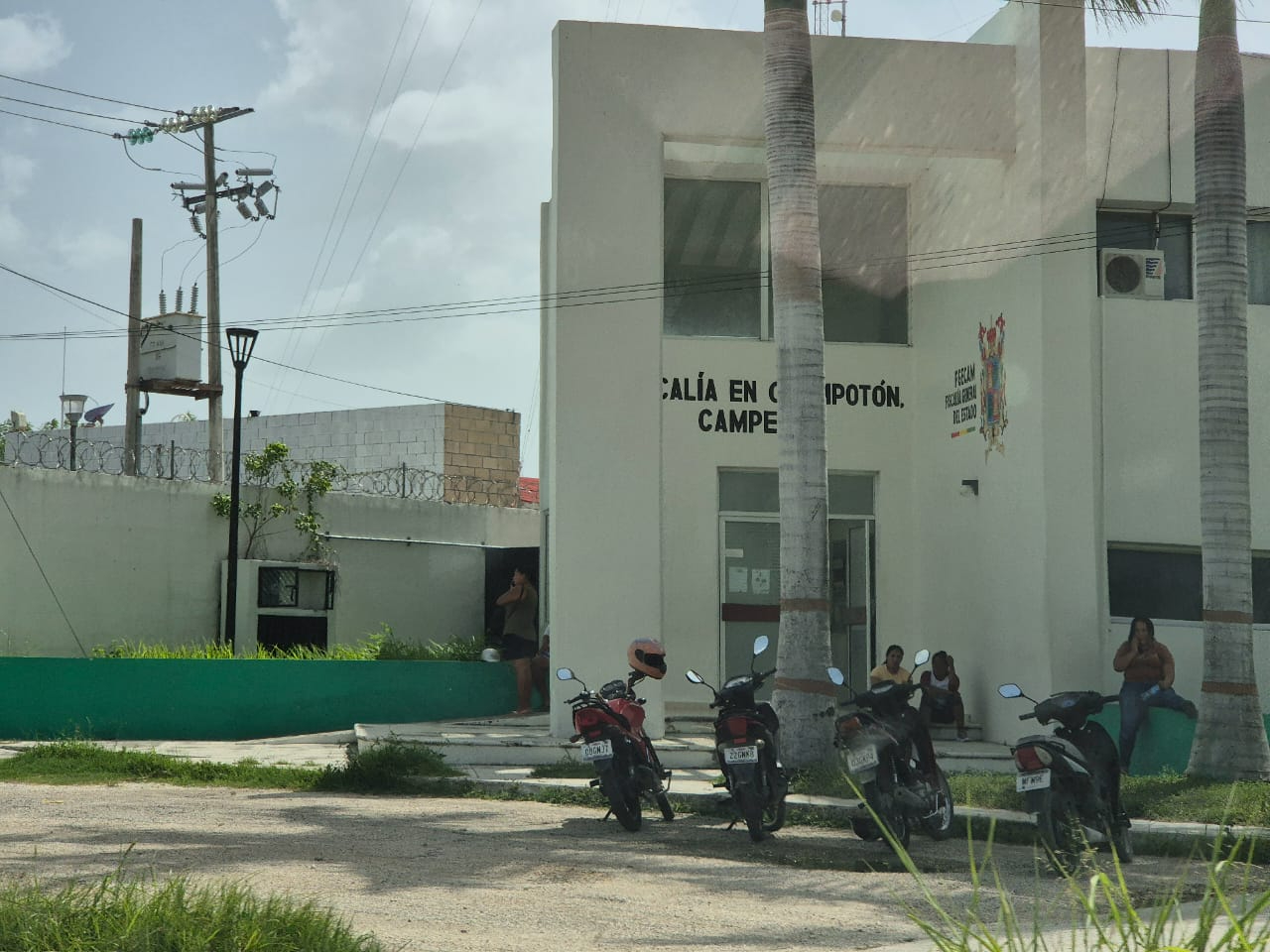 R.D.M., conocido como “El Caballo” y policía municipal en Champotón, está prófugo tras asesinar a su cuñado el domingo en Vicente Guerrero.