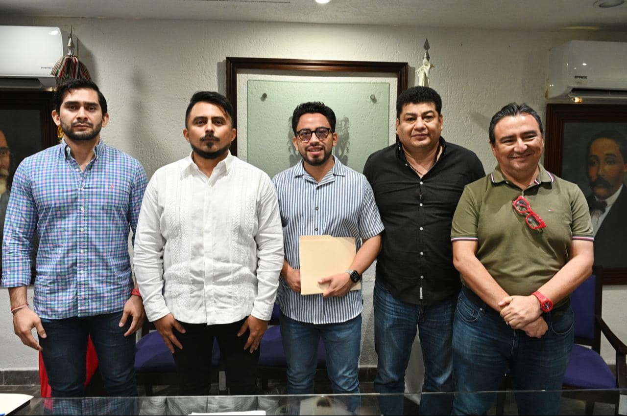 Atenas Isabel Quintal Mercado, Víctor Javier Estrella y Guadalupe Esther Cárdenas Guerrero.