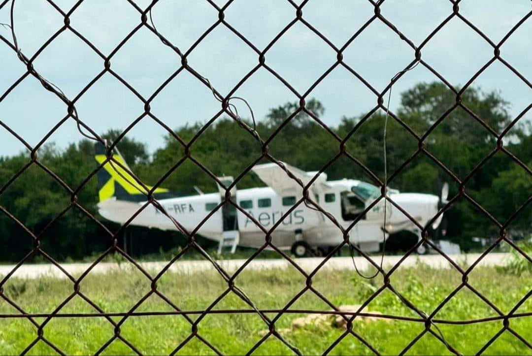 El neumático del tren de aterrizaje habría estallado