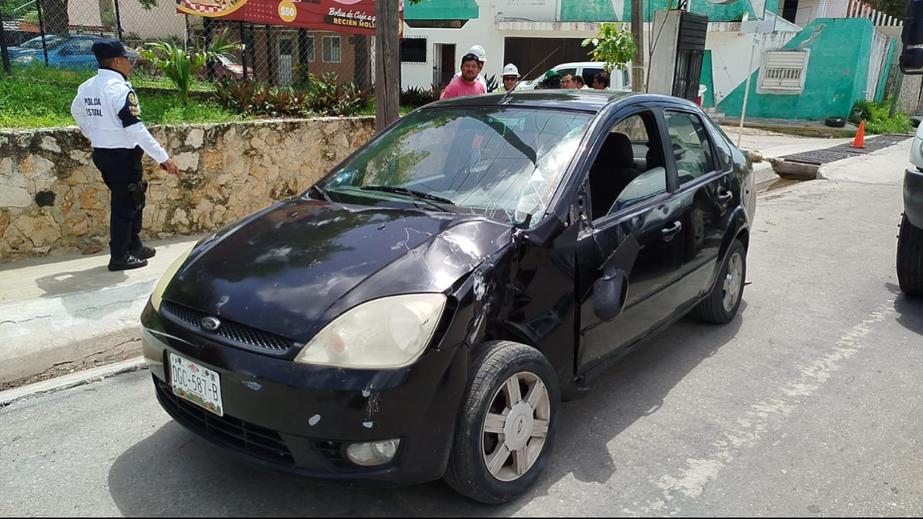 Ford Fiesta, transitaba con preferencia pero a alta velocidad.