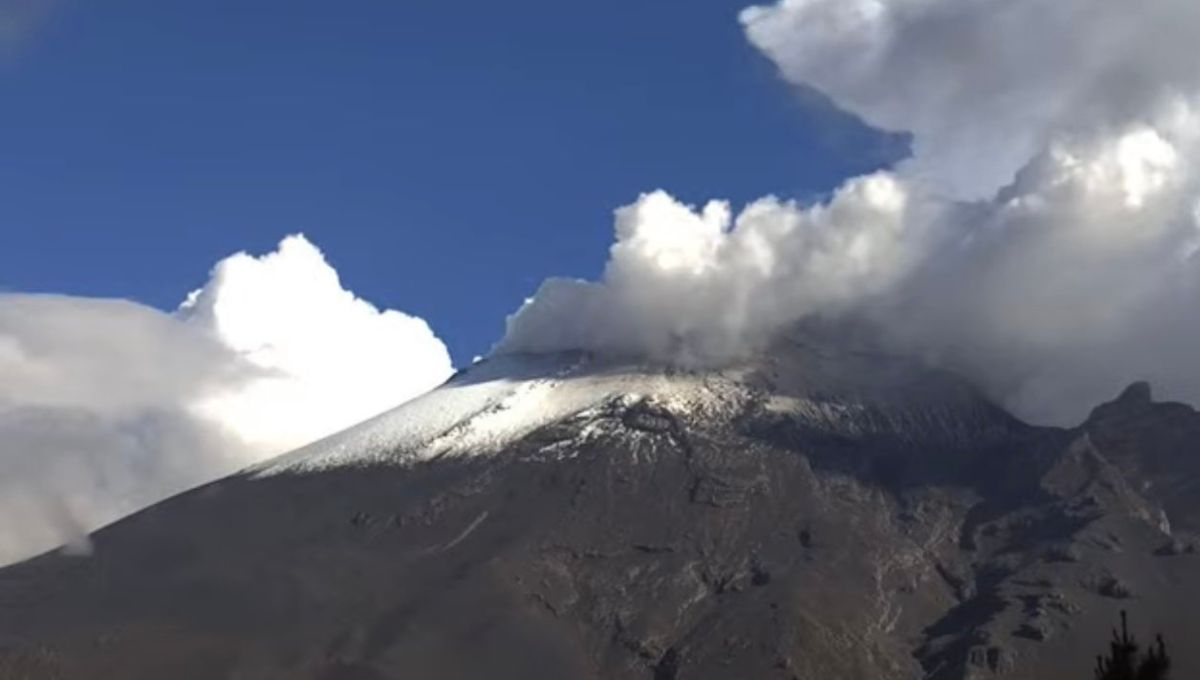 Vista del Volcán Popocatépetl en el centro de México