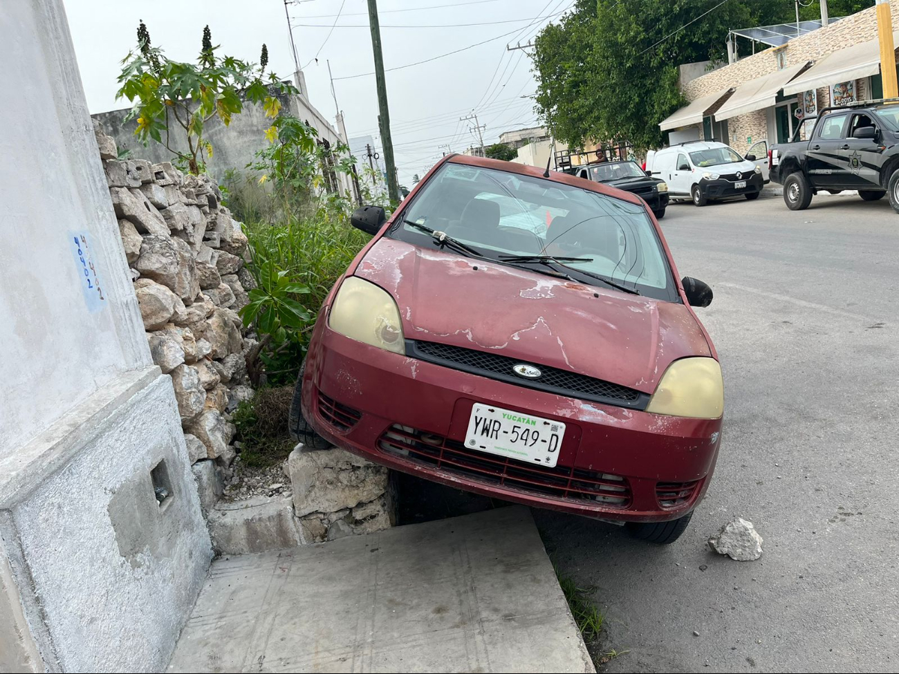 Otro de los automóviles perjudicados en Progreso