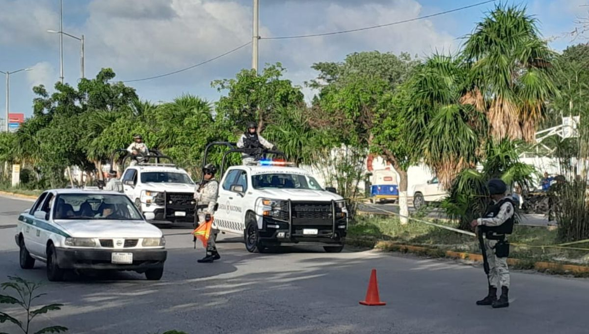 Agentes policiacos acordonaron el área en Cancún