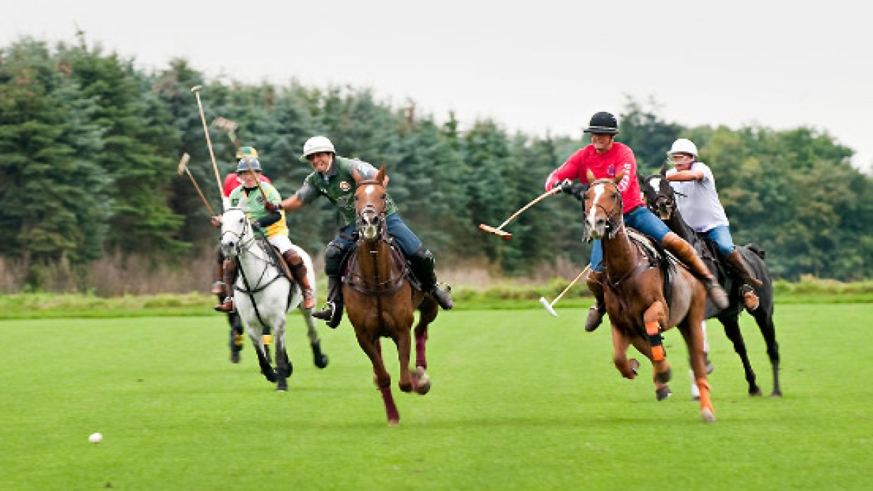 Polo, una batalla que los jinetes de caballería