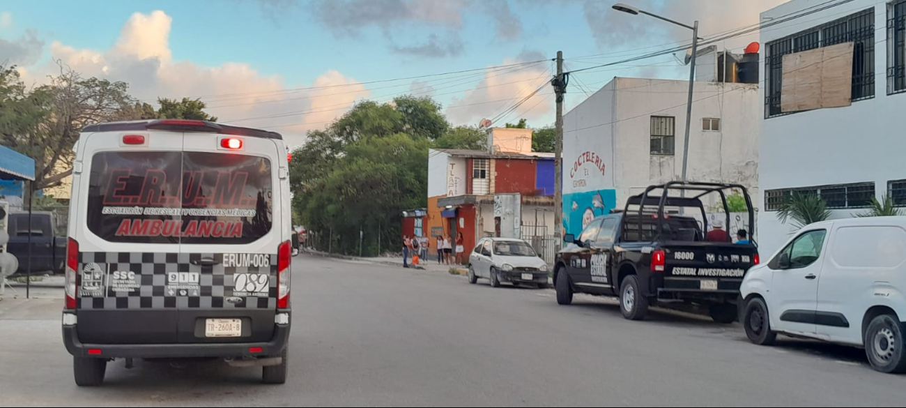 Una ambulancia también llegó al sitio en la ciudad