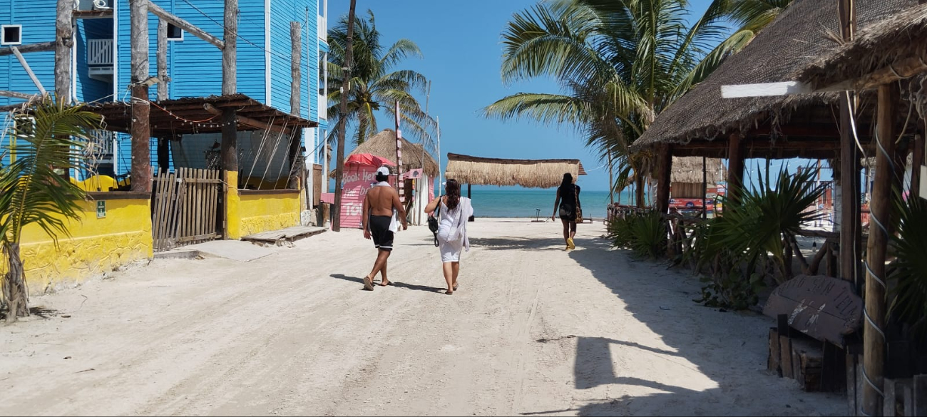 Las playas se encuentran ligeramente desiertas