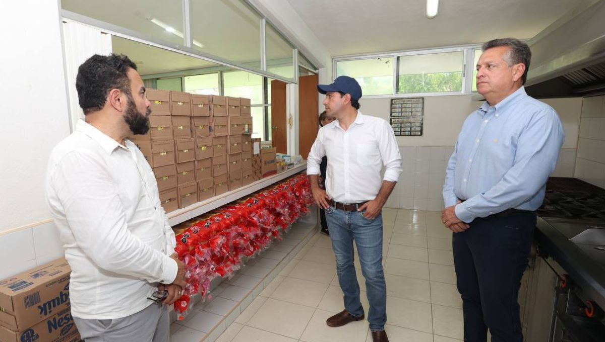 Mauricio Vila supervisa refugios en Mérida