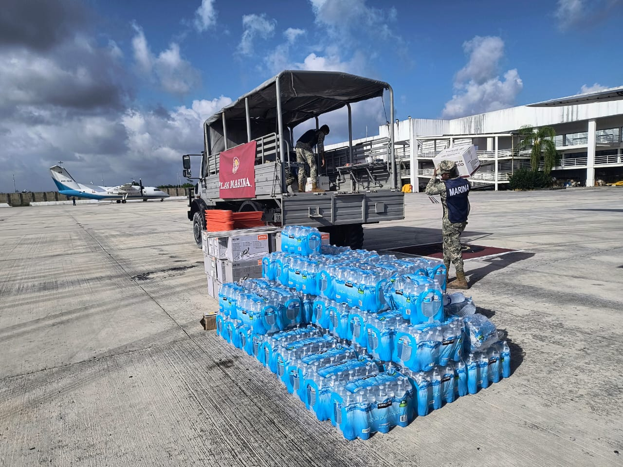 Personal naval de la Marina refuerza acciones ante la llegada del huracán Beryl / Semar