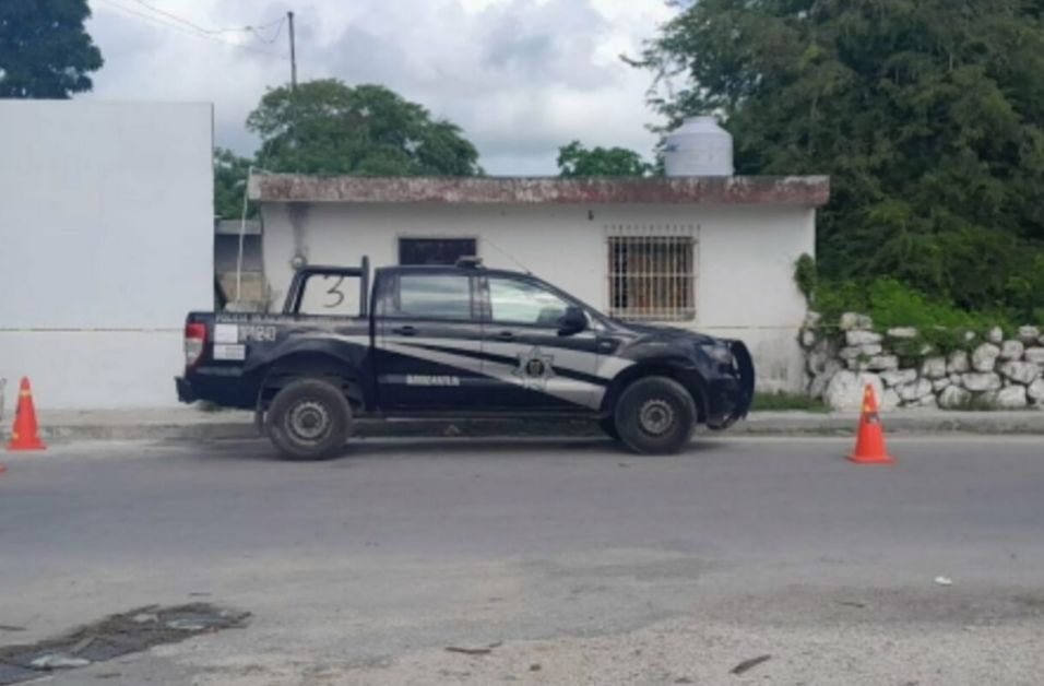 Vecinos alertados por mal olor, descubren al individuo colgado en su domicilio.