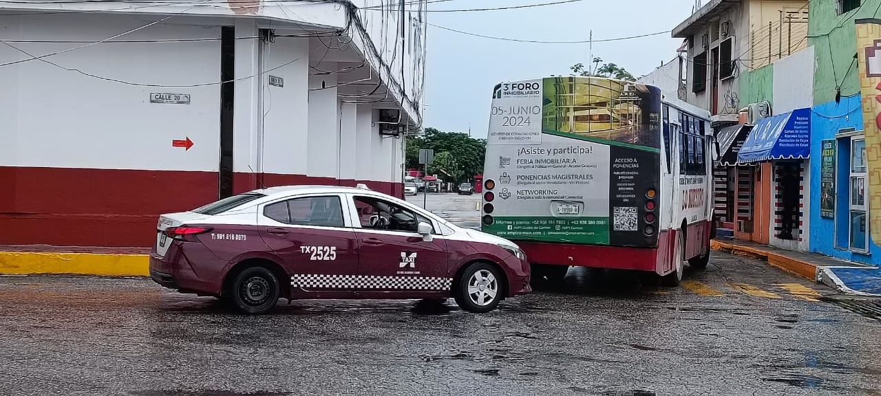 Concesionarios expresan inquietudes sobre competencia desleal y regulación del transporte público sin obtener claridad.