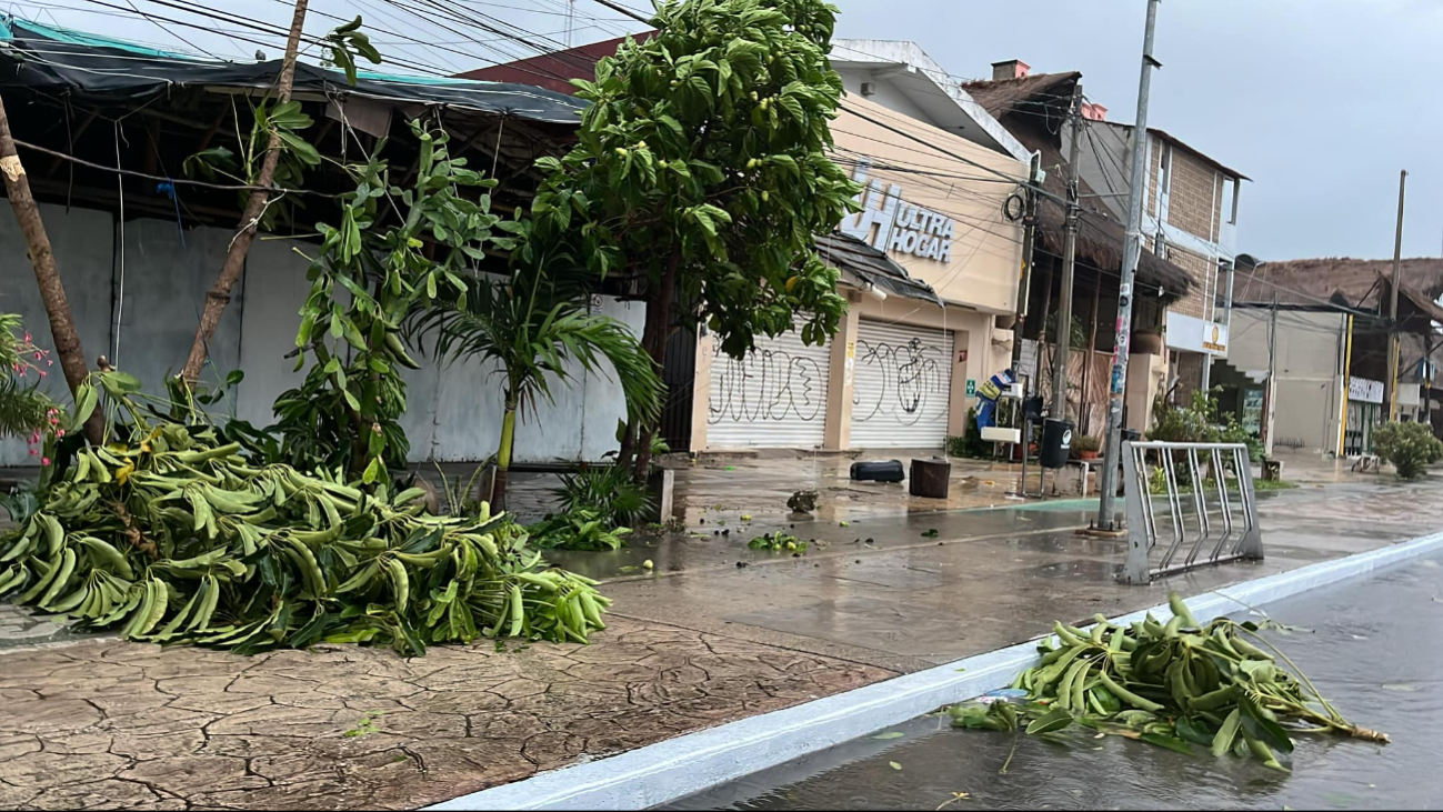 Se prevén más daños durante su paso en Quintana Roo