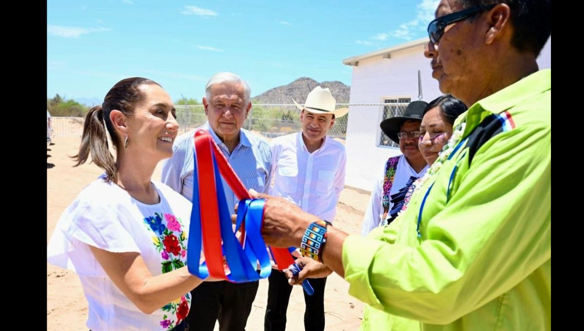 Claudia Sheinbaum Pardo al recibir el bastón de mando del pueblo Seri