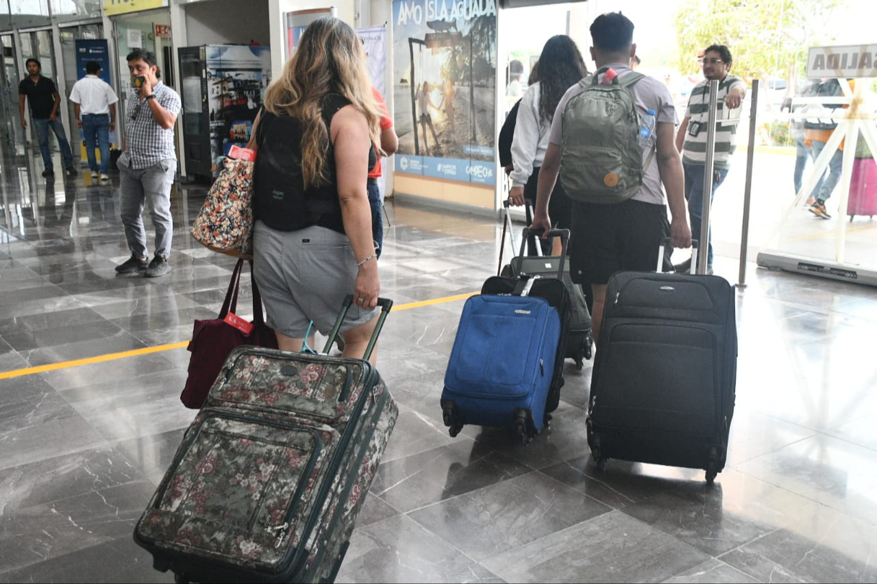 Hay buena afluencia de pasajeros en el aeropuerto de Mérida