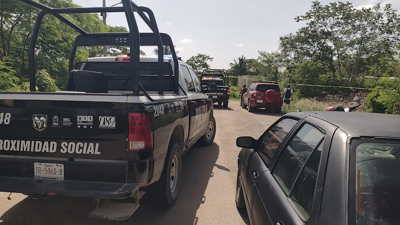 Policías y bomberos acordonaron el área para las diligencias