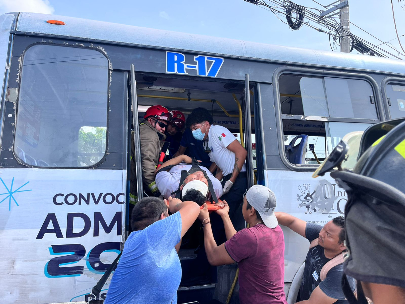 Los pasajeros fueron llevados a hospitales de Cancún