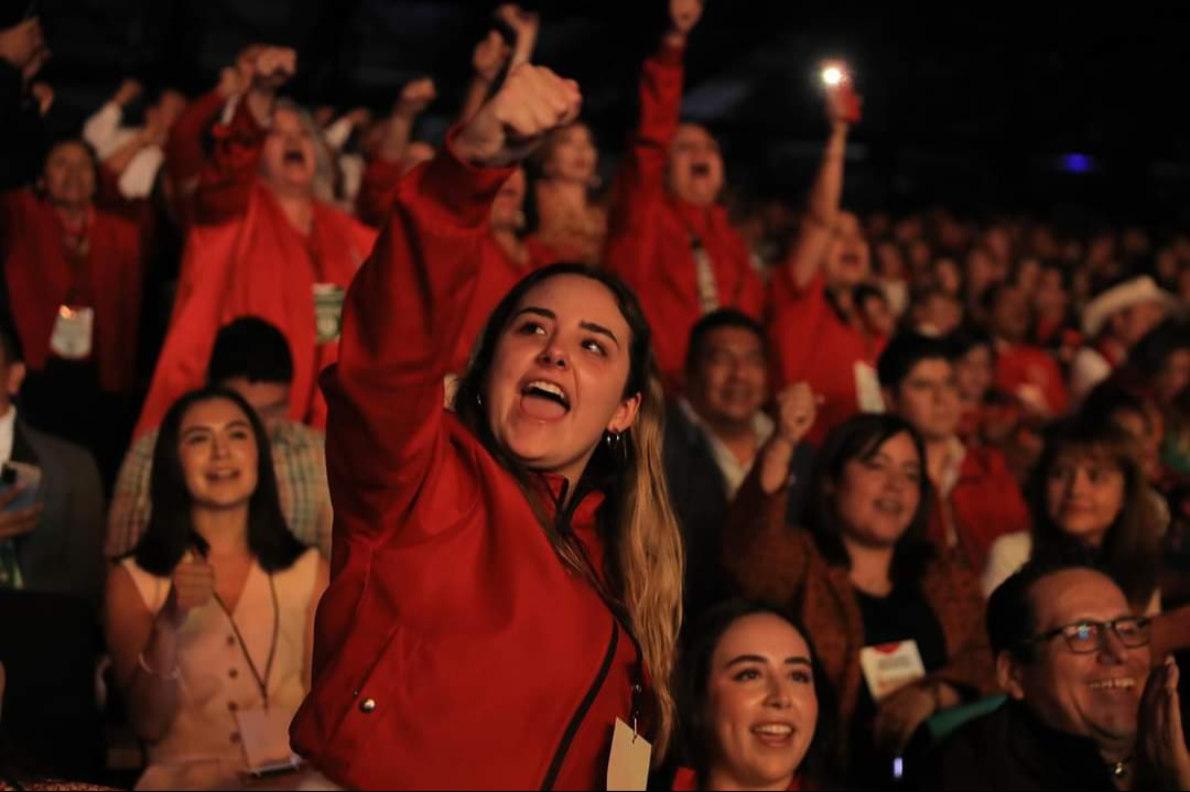 Se cuestiona la legitimidad de las alianzas políticas del PRI con otros partidos.