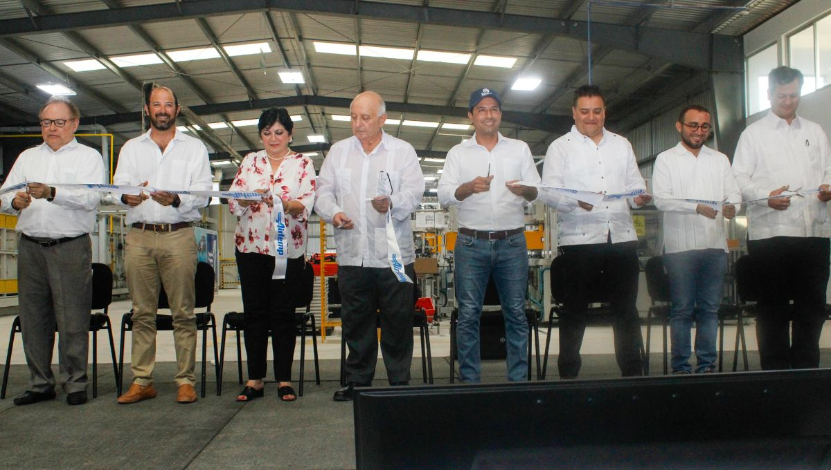 Mauricio Vila, presente en la ceremonia de corte de listón en Umán