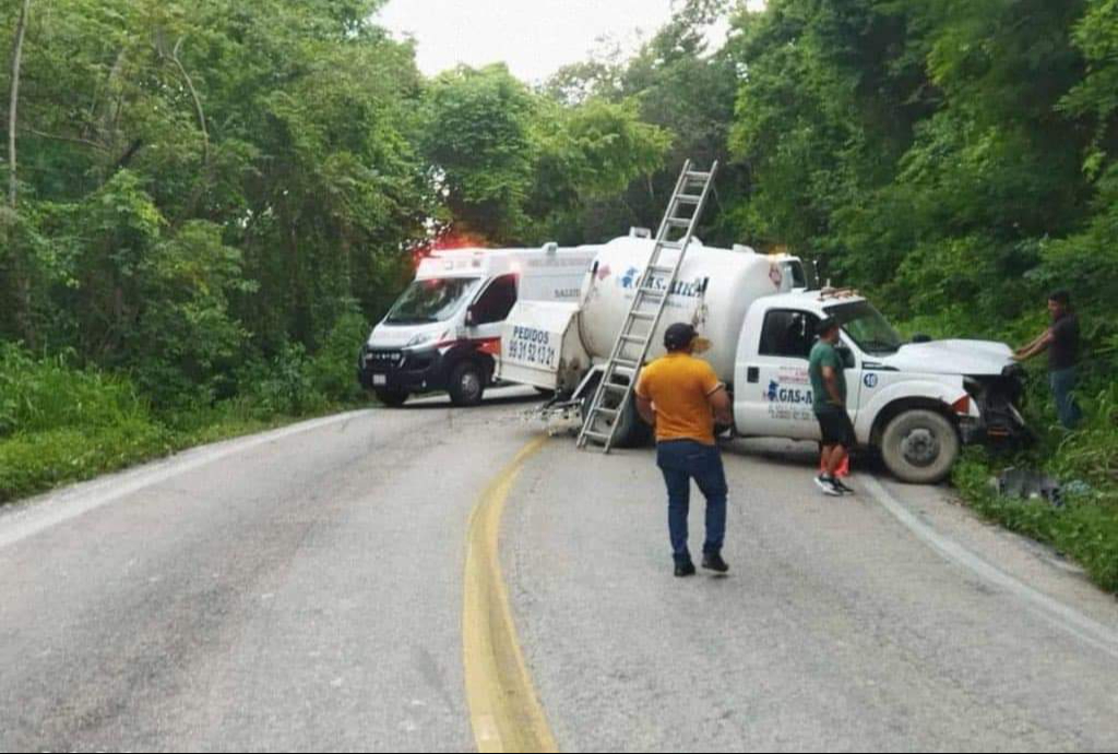 Dos personas resultaron lesionadas tras un fuerte accidente