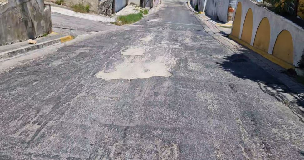 Ciudadanos optan por rellenar baches de sascab