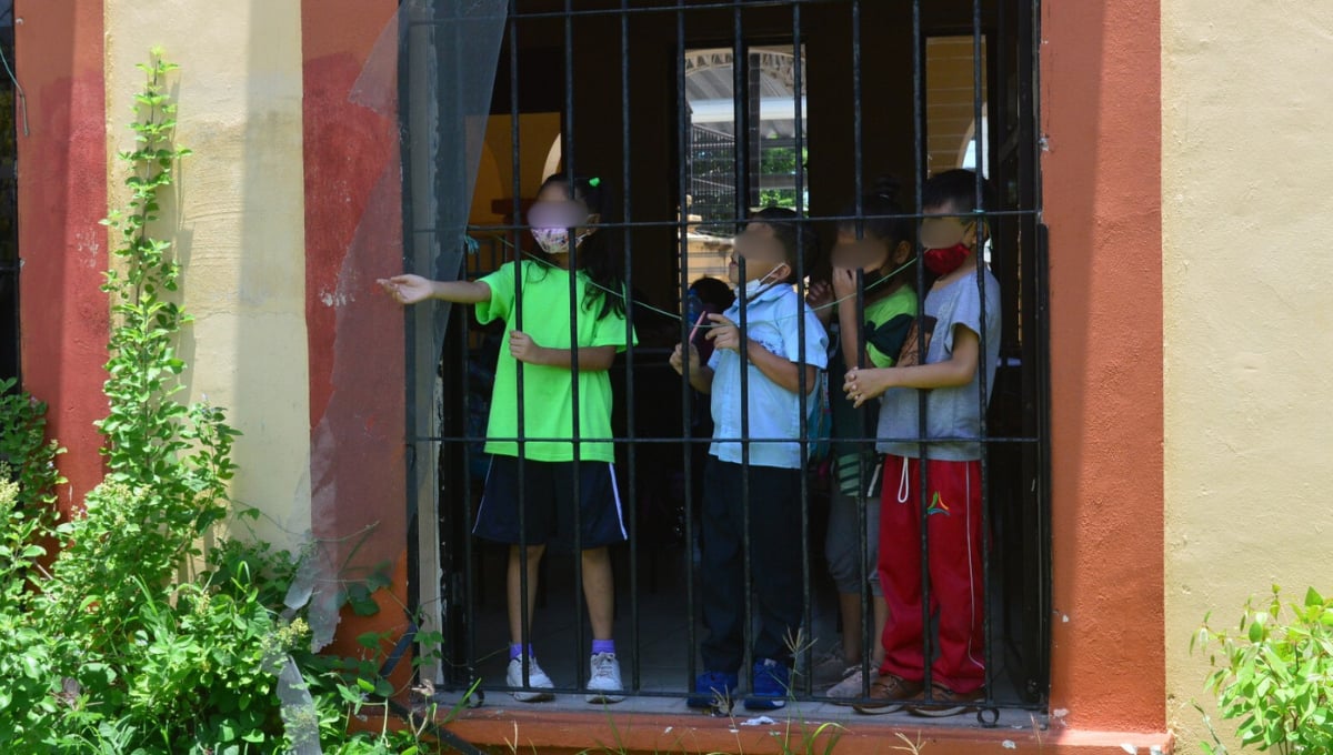 Los uniformes escolares serán entregados a todos los alumnos de educación básica sin restricción alguna.