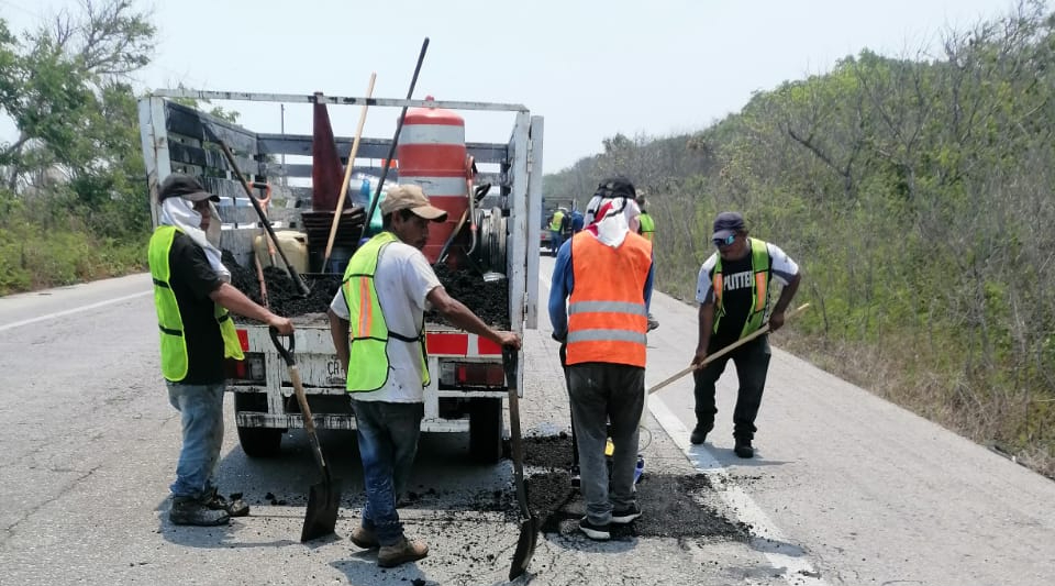 Van 19 mdp a bacheo de carreteras