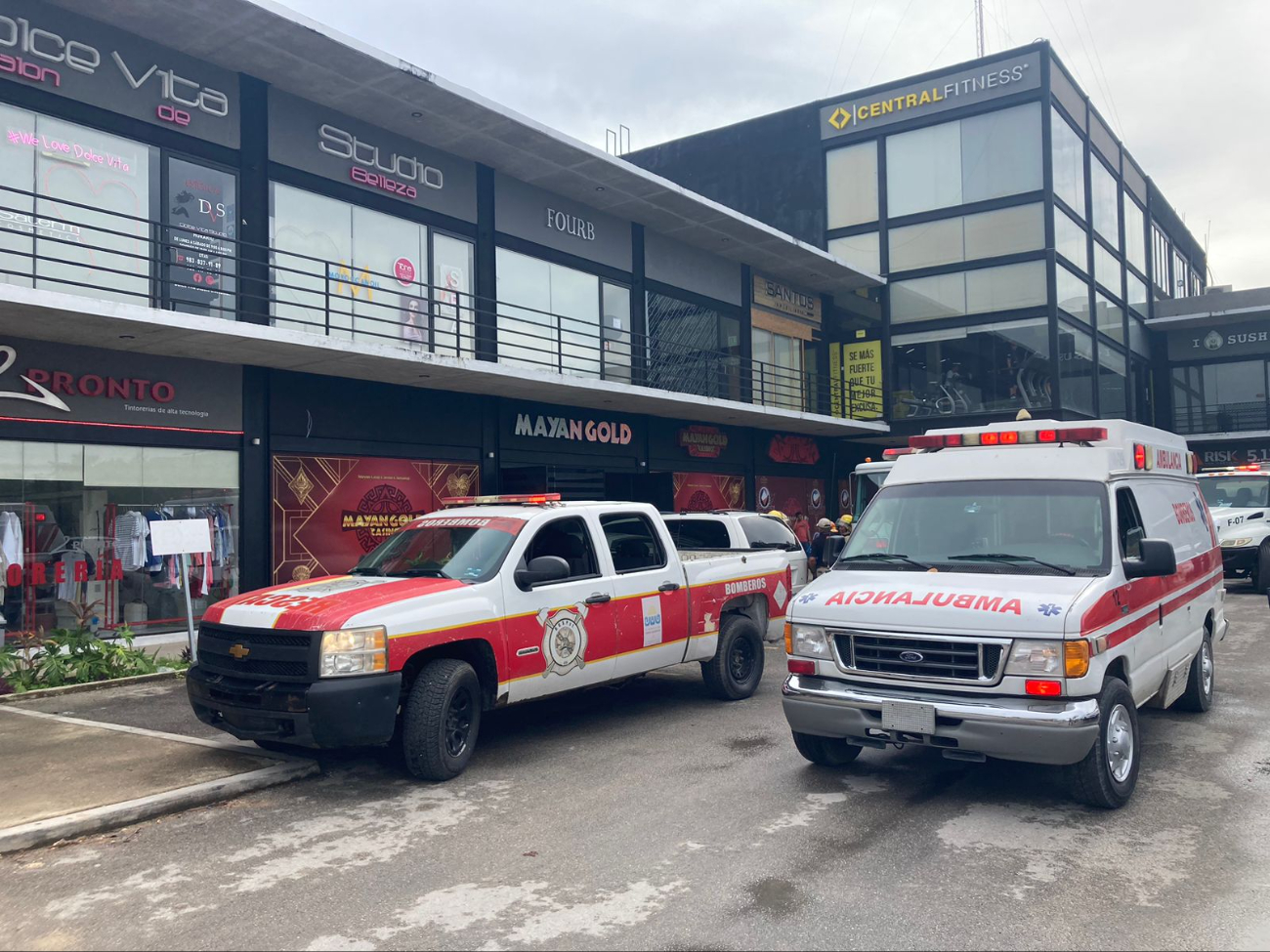 Incendio alarma a empleados en la plaza Capital Center en Chetumal