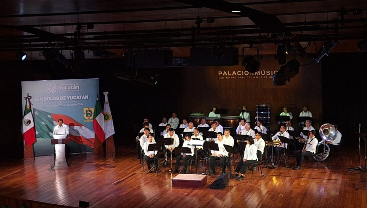 Mauricio Vila encabeza presentación de los símbolos patrios de Yucatán: VIDEO