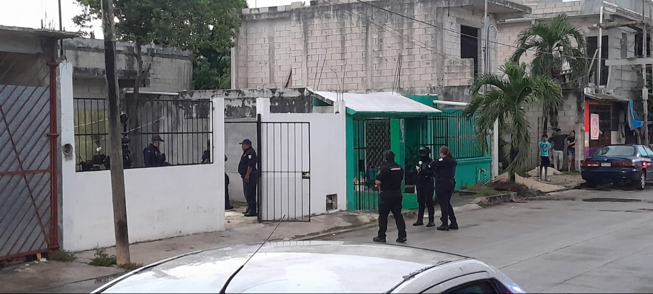 Policías acordonaron el área en Cancún