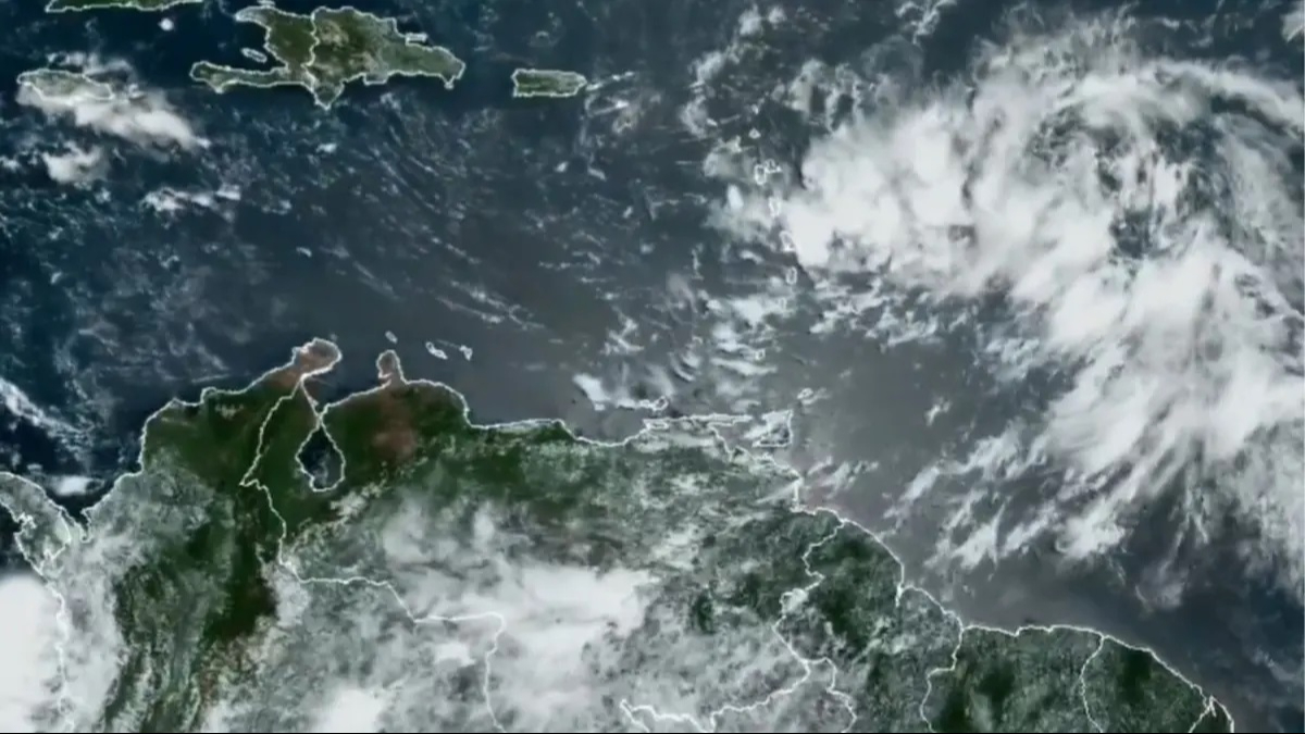 Tormenta tropical Ernesto avanza con fuerza cerca de Puerto Rico e Islas Vírgenes