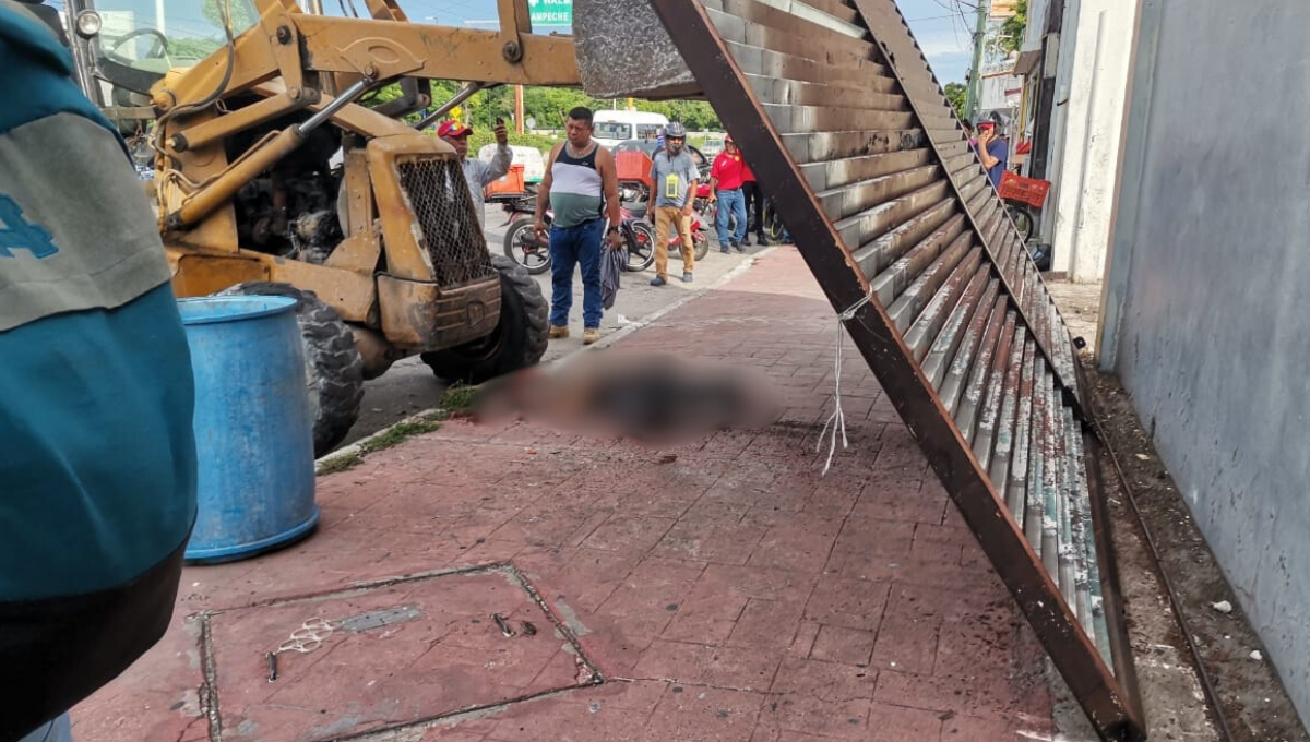 Un video muestra el momento del accidente, donde la estructura cae sobre el menor.