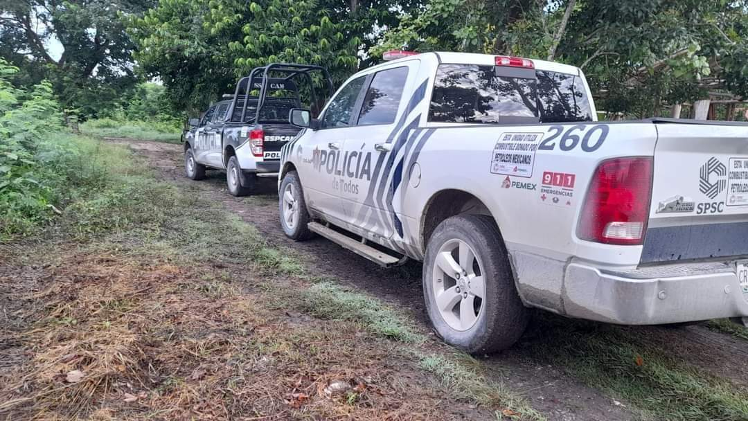 El hallazgo fue reportado por vecinos que cruzaban por el lugar