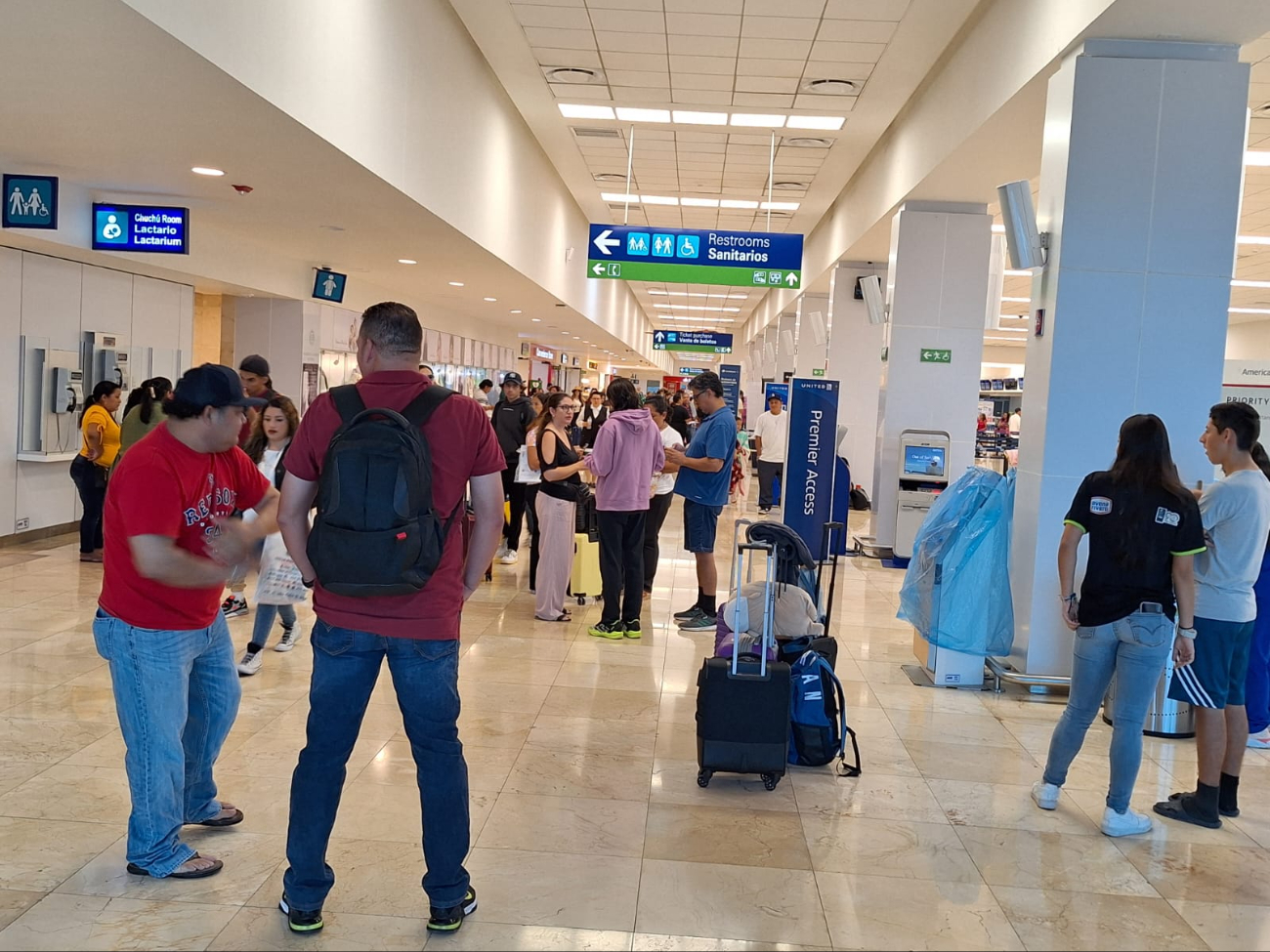 Hay gran afluencia de pasajeros en el aeropuerto de Mérida