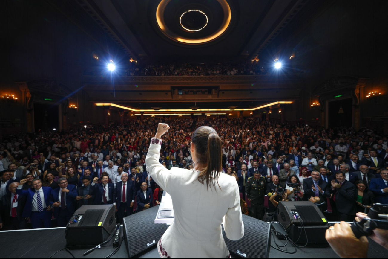 Claudia Sheinbaum en el Teatro Metropólitan