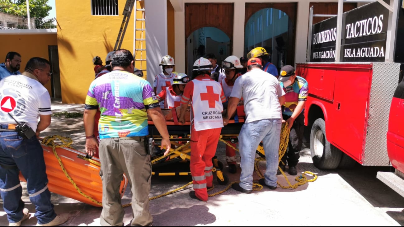 Elementos de Seguridad Pública, Protección Civil, Bomberos Tácticos y Cruz Roja Mexicana realizaron el rescate con la unidad “Libra”.