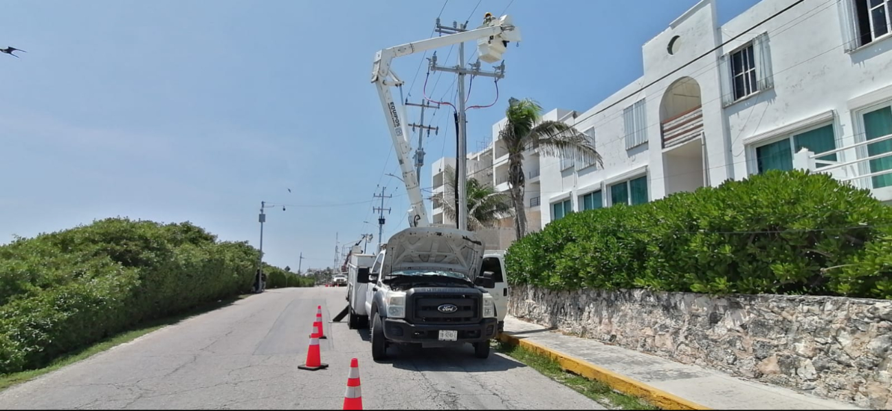 CFE deja a casi mil familias sin luz en Isla Mujeres