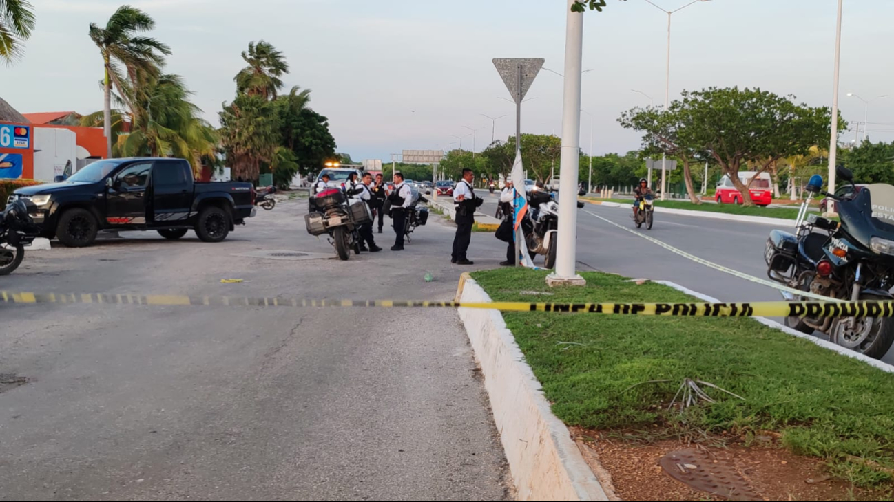 En el malecón de Campeche, se implementó un fuerte operativo vehicular tras el reporte de cuatro personas con armas de fuego en el área de los cocteleros.