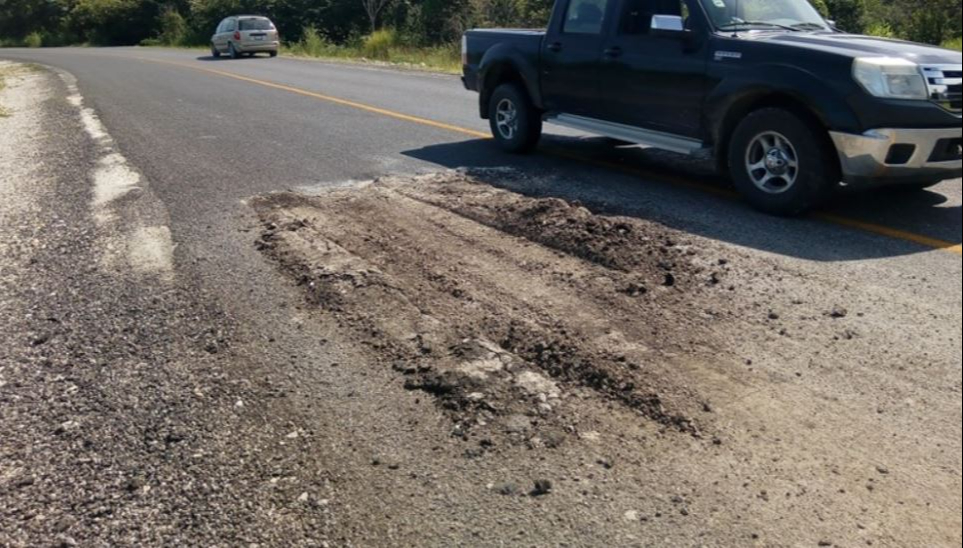 Baches pone en riesgo a conductores