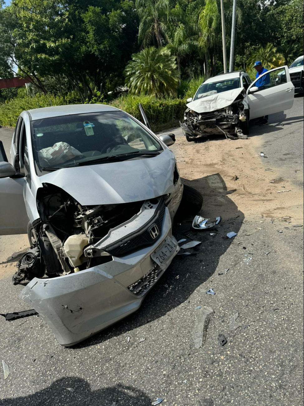 Daños en uno de los automóviles afectados en Cancún