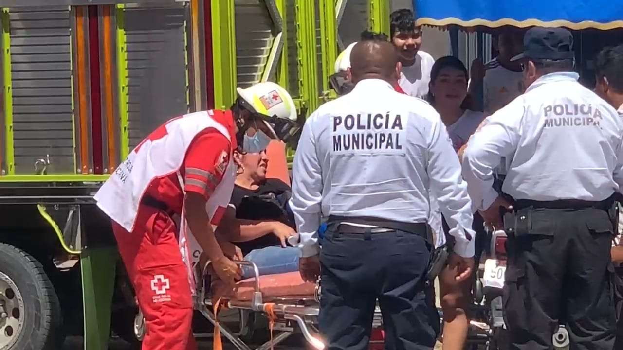 La mujer terminó con lesiones en el brazo